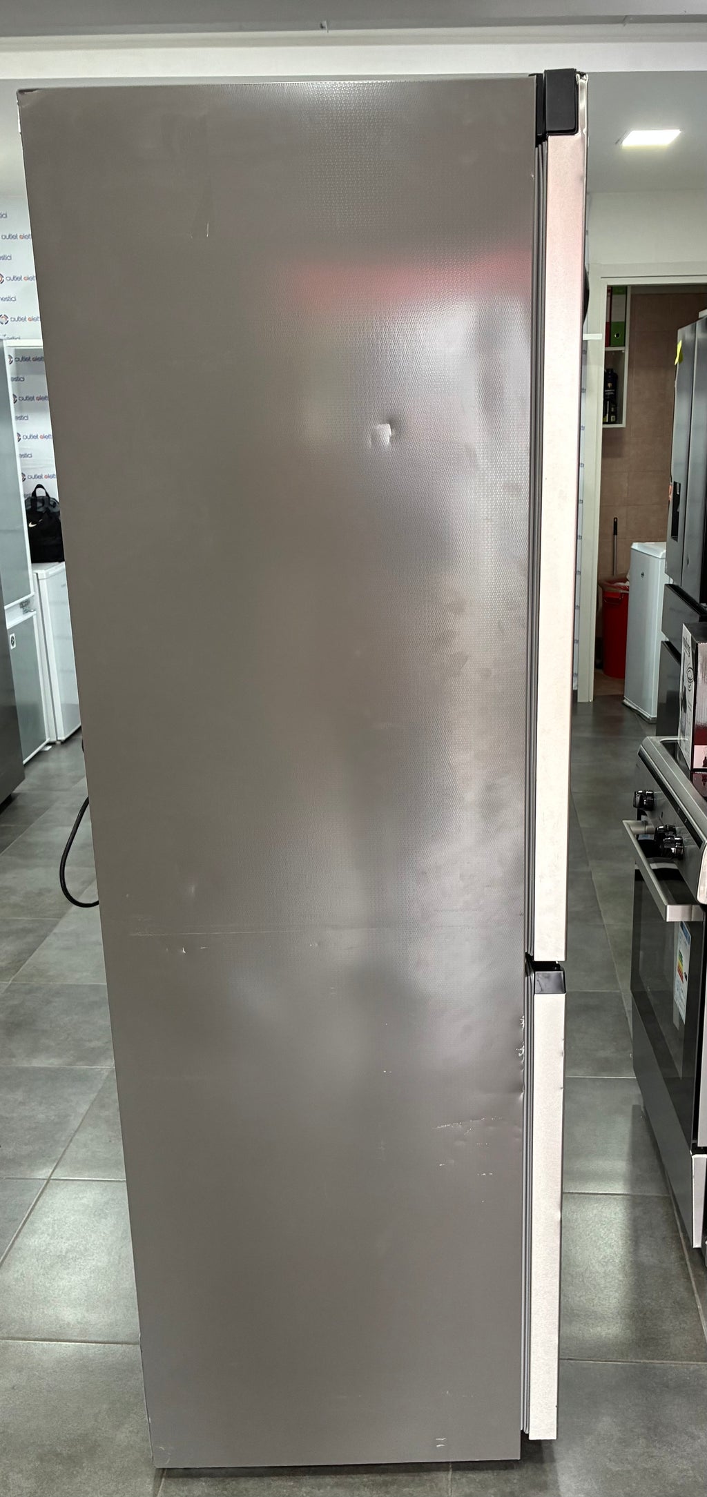 Frigorifero combinato,hisense total no Frost inox nuovo con lieve difetto estetico ￼