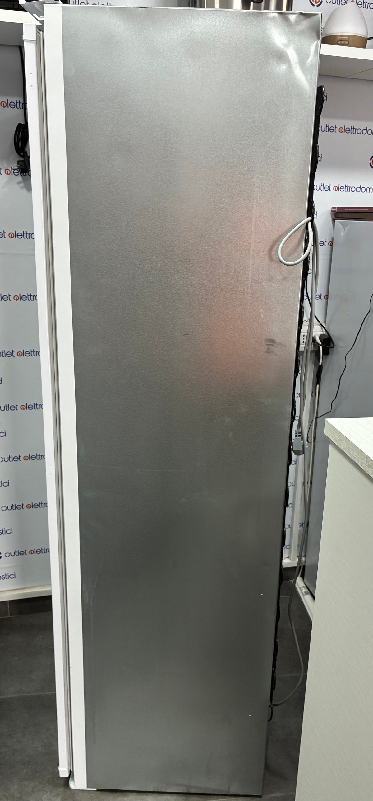 Congelatore verticale da incasso, beko Total no frost nuovo con lieve difetto estetico ￼