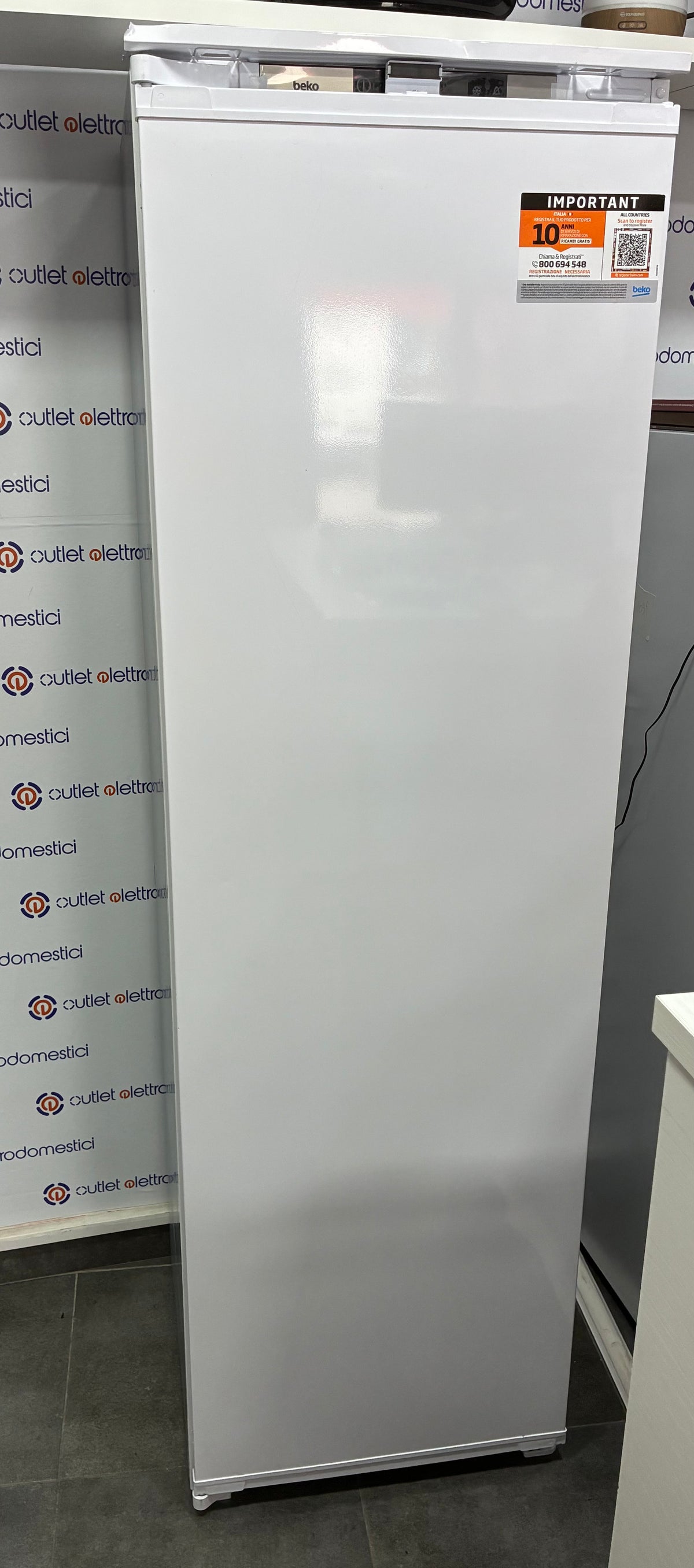 Congelatore verticale da incasso, beko Total no frost nuovo con lieve difetto estetico ￼