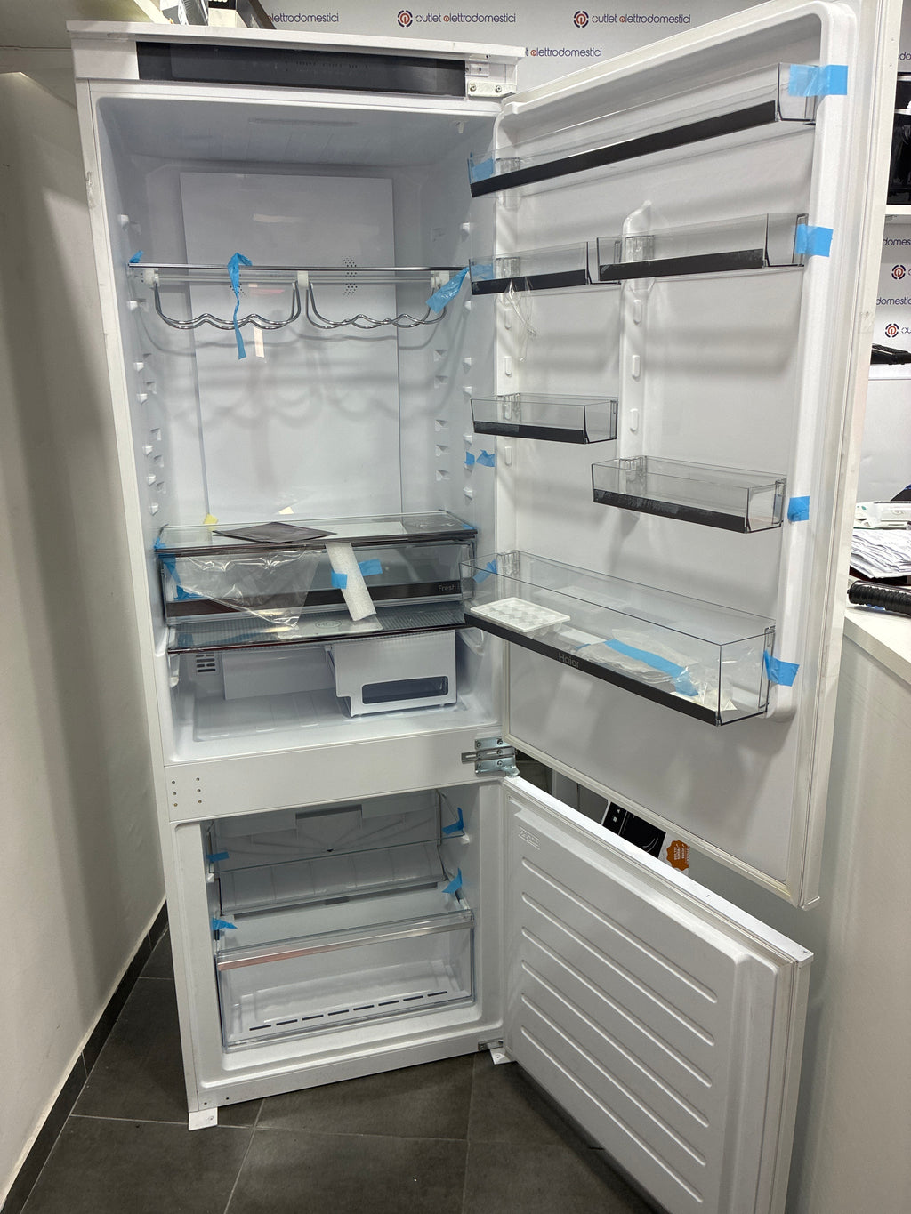 Frigorifero combinato da incasso haier 1.93x69cm total no Frost nuovo con lieve difetto estetico