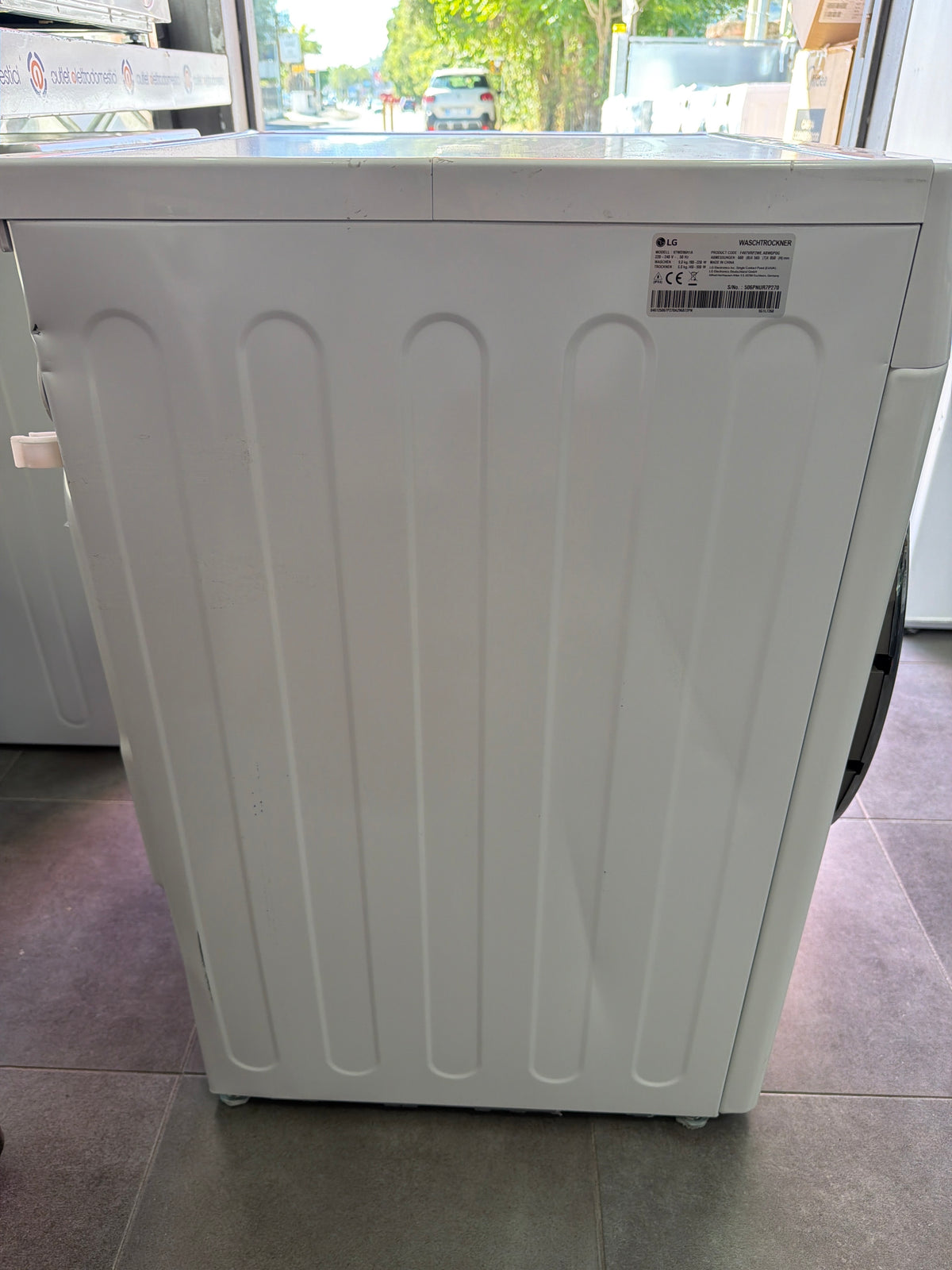 Lavasciuga LG 9/6kg Nuova con Lieve Difetto Estetico