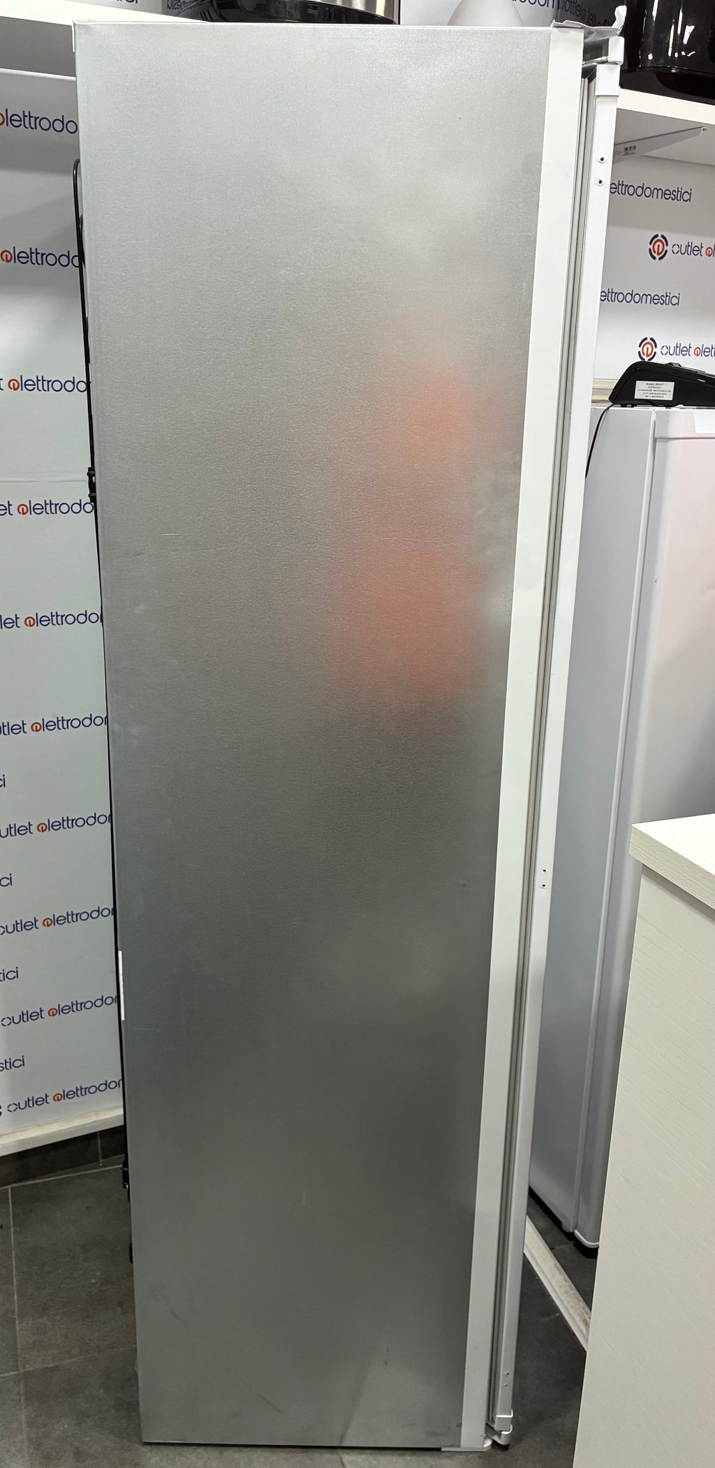 Congelatore verticale da incasso, beko Total no frost nuovo con lieve difetto estetico ￼