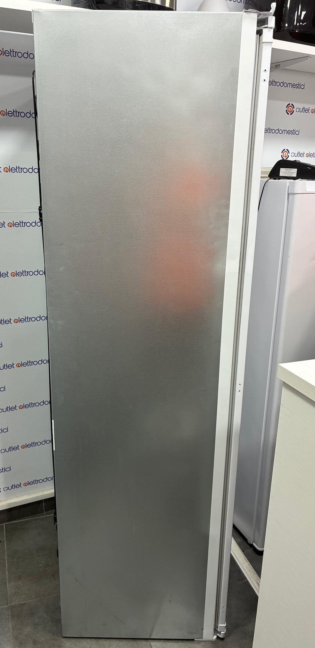 Congelatore verticale da incasso, beko Total no frost nuovo con lieve difetto estetico ￼