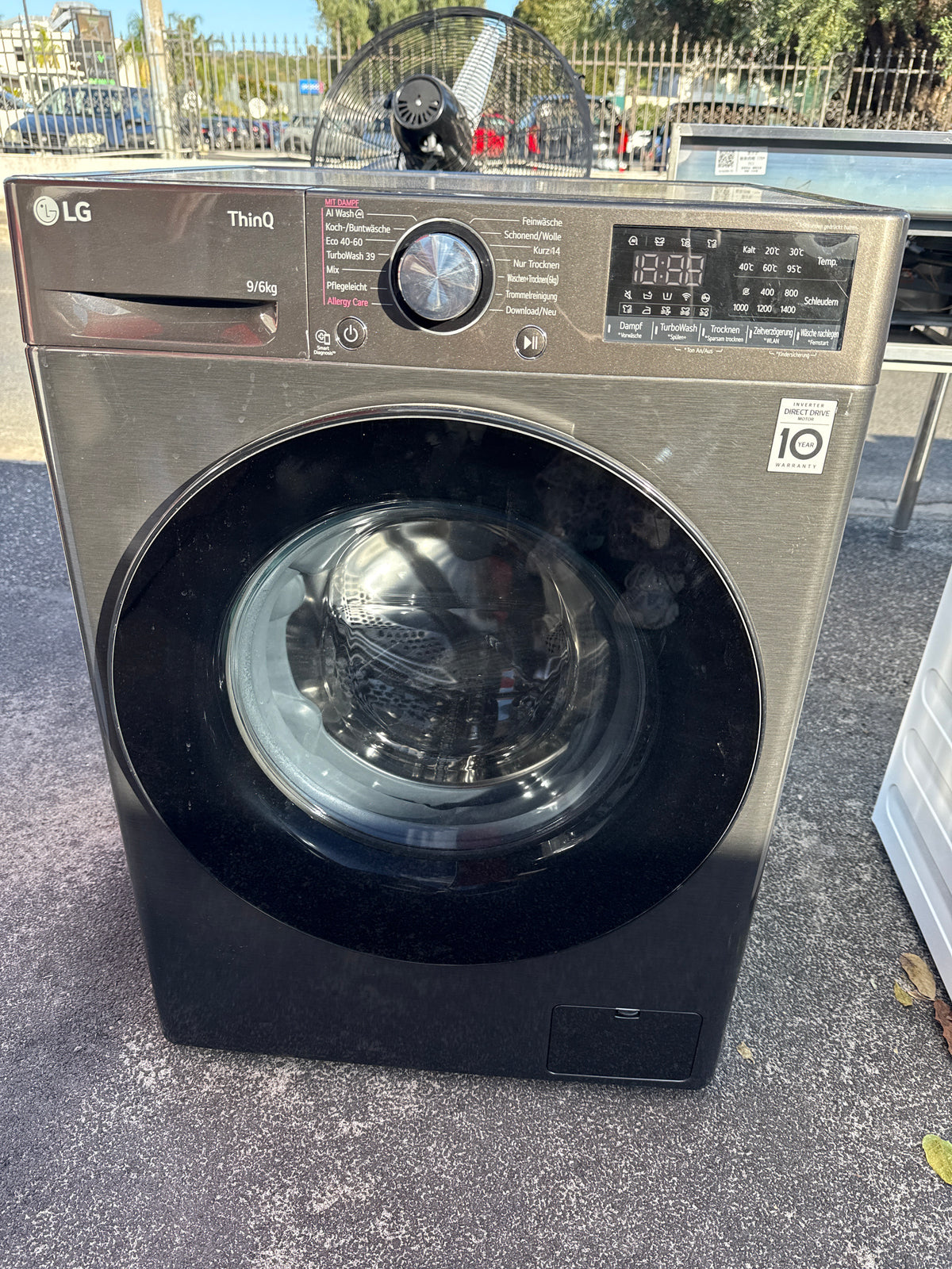 Lavasciuga LG 9/6kg con lieve difetto estetico